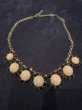 Black & White Floral Statement Necklace – Vintage-Inspired